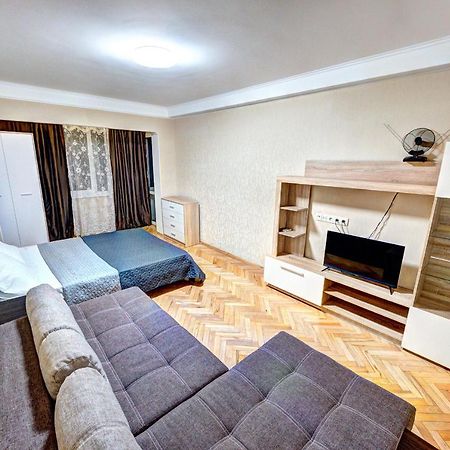 Apartments Near Ocean Plaza Druzhby Narodov Boulevard 8A Kiev Buitenkant foto