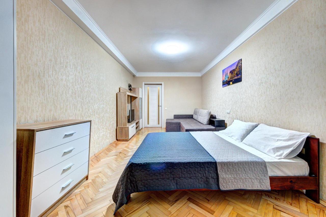 Apartments Near Ocean Plaza Druzhby Narodov Boulevard 8A Kiev Buitenkant foto