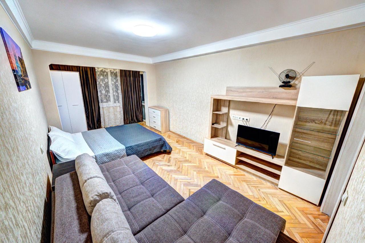 Apartments Near Ocean Plaza Druzhby Narodov Boulevard 8A Kiev Buitenkant foto