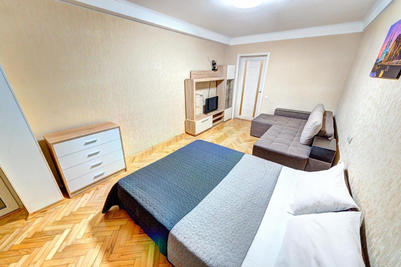 Apartments Near Ocean Plaza Druzhby Narodov Boulevard 8A Kiev Buitenkant foto